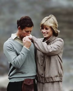 Ce n'est pas un secret que le mariage de Diana et Charles a été un enfer dès le premier jour, mais il y a eu un moment où tous deux ont eu l'impression d'être une vraie famille. #PrincessDiana #PrinceCharles #BritishRoyals | AmoMama France