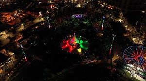 See drone video of Sandi, the 35-foot, 700-ton sand tree in West Palm Beach. And new this year to the holiday celebration is a 65-foot Ferris wheel for guests to enjoy 🎡 | The Palm Beach Post