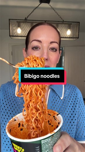 Love these noodles for a quick and easy hot lunch while I’m working #bibigo #lunchidea #tiktokmademebuyit #dealdrops @bibigo UK