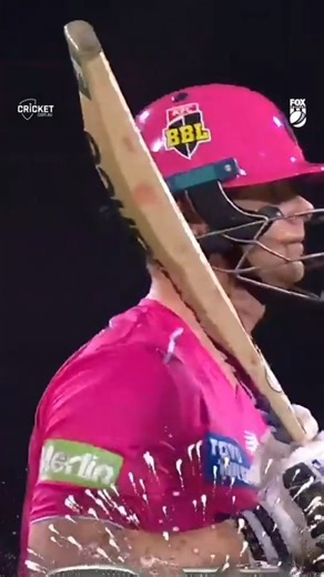 Sit back, relax and enjoy Steve Smith hitting four sixes in a row at the SCG 😅 #GoldenMoment #BBL15 | BBL