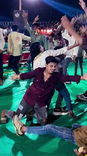 Full Dhamal & Garba! Gujarati Lagna Geet Dance 💥#Garba #GujaratiVideo #WeddingDance#FullMoj