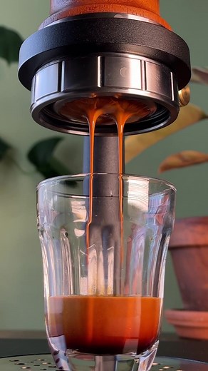 Watch the Mesmerizing Espresso Pull with the Aram Coffee Maker
