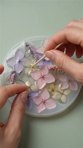 🌸 Flowers to Resin Coasters! Easy DIY Art