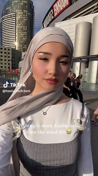 Effective Wind-Proof Hijab Routine for Hijabis