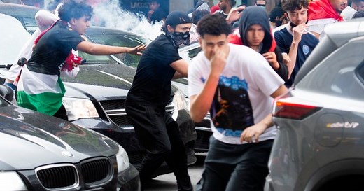 Pro-Israel and pro-Palestine demonstrators clash in downtown Montreal protest