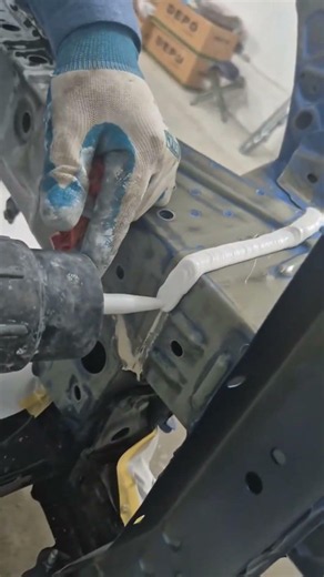 This Special Sealant Keeps the Car Chassis Rust-Free! #mechanic #mechaniclife #tools #diy