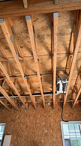 127K views · 101 reactions | 1000sqft SIPs house built in 5 days (framing). @extremepanel tour of a house in mechanicals. FYI @pallensmith is the owner of Extreme Panel Technology. This plan is for sale on their website. Stay tuned for a full @thebuildshow of this project. #sips #carriagehouse #adu #tinyhouse | Risinger Build | Facebook