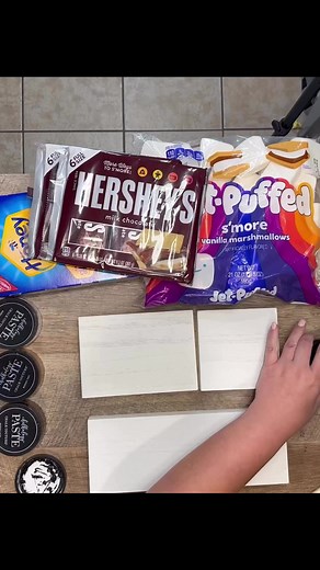 Be a happy camper with s’more projects! 🔥 📸: Tilton Designs #chalk #chalkcouture #DIYhomedecor #homedecor #DIY #smores #summer #camping | Chalk Couture