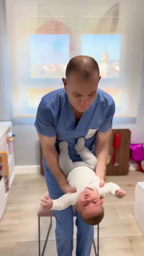 ¿Tu bebé se despierta continuamente con sobresaltos es debido al Reflejo de Moro?. 👶 | VitalKids