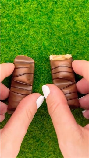 Satisfying Kinder Bueno ASMR Crunch 🍫#asmr#kinderbueno#asmreating#crunch#shorts