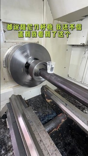 Anti-vibration tool holder with built-in damping