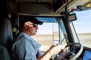 Top 7 Bad Driving Habits: Dangerous Practices by Truck Drivers