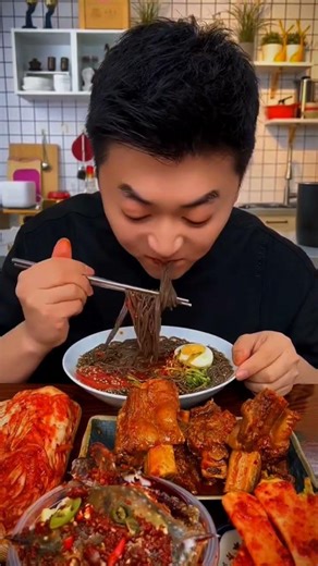 Cold noodles, kimchi, and pork ribs – a refreshing summer treat! (Second Part)#asmr #ramadan #shorts