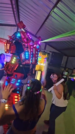 42K views · 1.2K reactions | LED ROBOTS #DukeBOTS #palahoraloka #ElRojito #robot #ledrobot #ledrobotshow #DancingRobot #ledman #mirrorman #ledlights #led #viralreels #ledmirrorman #ledrobots #reels #viralreels #viralvideos #usa #dancingrobot #viral | DUKE BOTS | Facebook