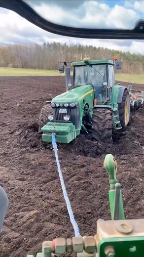 Tractor fails | #johndeere #stuck #great #recovery #sound #tractor #tractorfails #farm #agriculture | Instagram