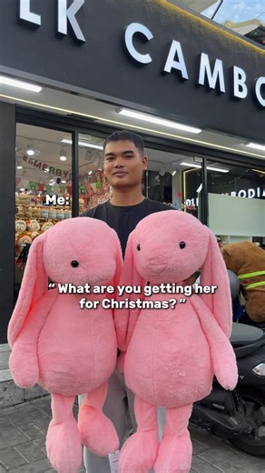 DLK CAMBODIA on Instagram: "Bunny plushie please 😭💕 ✨បងអូនអាចដាក់កម្មង់តាម ONLINE FB page | IG : DLK CAMBODIA តេឡេក្រាម : 088 811 2252 អាច​ ​Shopping នៅសាខា DLK: 📍សាខា វិថីអង្គរភ្នំពេញ : 088 811 2252 ( Telegram only ) (ជិតAEON2) 📍សាខា ច្បារ​អំពៅ : 081 460 844 📍សាខា​ សាលាភូមិន្ទ(IFL): 010 460 844 📍សាខា​ទួល​ទួលទំពូង​ : 098 460 844 📍សាខាចំការដូង 📍សាខាបឹងកេងកង #shopping #dlkcambodia #christmas #gift #giftbox"