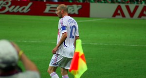 【懐かし動画】ジダンの頭突き事件～監督務めるレアルがクラブワールドカップ2016で優勝～ - 話題のニュース