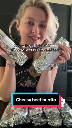 Makkelijk recept! Crème Cheesy Beef burrito Aangezien ik van een aantal mensen een berichtje kreeg om receptjes te delen voor het foodpreppen. Hier de eerste 😍 Goed voor ongeveer 8 XL burritos 🌯 500 gram gehakt 1 zakje taco kruiden 1 rode ui 1 half blik maïs 1 halve rode/ gele paprika 150gr Griekse yoghurt 1% vet 60gr salsa saus 80gr tomaten saus 100gr cheddar kaas 100gr geraspte kaas 80gr mozerella kaas Korander kruiden, eventueel chayenne peper als je ervan houd. 🤩 8-16 burritos afhankelijk