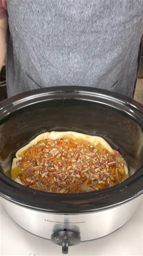 Pecan pie in the crockpot I show you how to make a yummy pecan pie in a crockpot that doesn't disappoint! You'll need: pie crust, pecans, eggs, sugar ,vanilla,and corn syrup Enjoy! #pecanpie #dessert #crockpot | Abby’s Creations