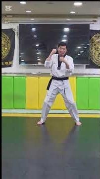 쇼츠298편: 건강!!! 실전문무빈한글태권도 한글(커) 글자의수기법 4 , 1 / 1 , 4 의수기동작 왼발앞에두고 전진하면서 방어, 공격 연습