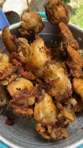 Frying some clams 🦪🦪