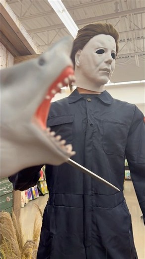Shark puppet goes Shopping at SPIRIT Halloween
