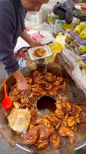 Tacos con barbacoa de pollo y consomé en el tianguis #barbacoa #Pollo #consomé #foodie #viral #fouryou | Pura Delicia