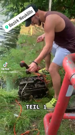 Telefonterror im Teltowkanal #magnetfischen #berlin #fyp#neukölln #foryou #telefonzelle#münztelefon#roller