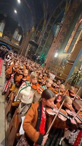 Christmas in the highlander way at St. Mary Magdalene Church in Rabka-Zdrój, Poland. A special mass drew crowds of worshippers, enchanted by the highland band Mała Armia Janosika. Around 5,000 people attended this mass. Merry Christmas! 🎄 | British Poles