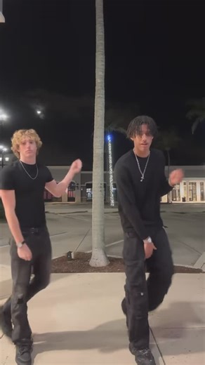 Diamant Blazi on Instagram: "follow my snap : diamant.blazi i add back ;) follow my YouTube : diamantblazi follow my ig : diamant.blazi soon 2.2million and if you want see me play 🏀iam posting highlight in my Broadcast channel insta if you want see me play lets get 80k #diamantblazi #seckoff #bball #basketball #fyp #dance #gamewin #gameday #viral #foryou #trend #floridabasketball #florida #usa #usabasketball #trio #dunk #sportstiktok"