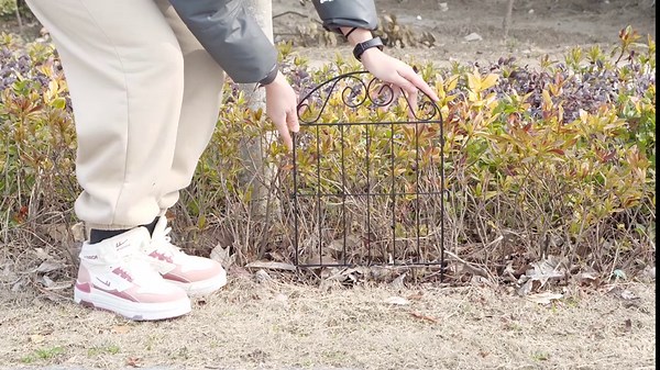 ADAVIN 24 Panels Collapsible Garden Fence Animal Barrier,24 Ft(L) x 24 in(H) Black Rustproof Metal Wire Panel Border for Dogs Rabbits, Flower Edging for Landscape Patio Yard Outdoor Decor, Arched