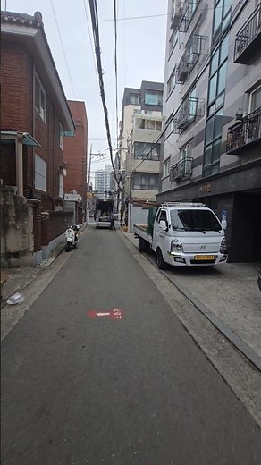 대부분 소화기만 딸랑 설치되어 있던데 이 노면표시는 처음 보네요 : 소화기 위치 안내