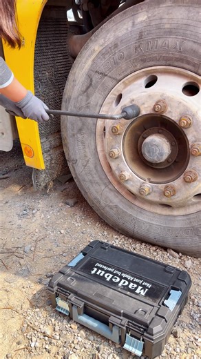 Beast Impact Wrench: 1000Nm Torque, All-Metal Build