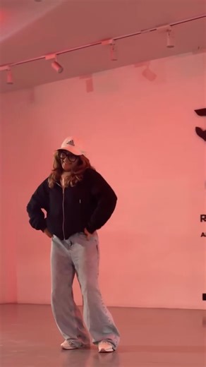 Dhruvi 🤍🪬 on Instagram: "💥⚡️ 🎵- @karanaujlaglobal 🧠- @nikunj__1307 📍- @theruh_official #fypシ #dance #foryoupage"