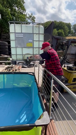 Anzeige 😂👍🏻 Wie gefällt Dir Andys neuer #Pool? Und was ist Dein Rezept um Dich während oder nach der Arbeit abzukühlen? 🥵👌🏻 Auf unserm #MorlockMotors Instagram Kanal gibt es dazu ein #Gewinnspiel! ➡️ Schreibe dort gerne einen Kommentar und gewinne eins von drei Forsberg.Works -Shirts! ➡️ Zusätzlich unterstützt Euch www.FORSBERG.works mit 20% Rabatt mit dem Code „KATASTROPHE20“ Das #Gewinnspiel steht in keinem Zusammenhang mit #instagram und endet am 13.08.23. Die Gewinner erhalten eine PN 