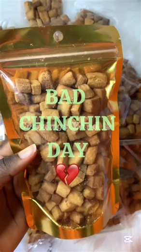 I almost cried over this chinchin batch 😭 Made chinchin late at night, packed it hot, and woke up to soft chinchin. Lesson: never airtight chinchin when it’s still hot. If you bake or fry snacks for sale, save this 💡 Day 4 of building Cravings Yard with what I have 💚 #chinchinvendors #chinchinvendorinlagos #cravingsyard #bakersinnigeria #chinchinrecipe