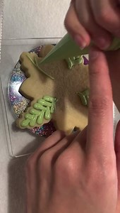 Check out how I create this beautiful pink rose using royal icing! | Twinkle Star Treats