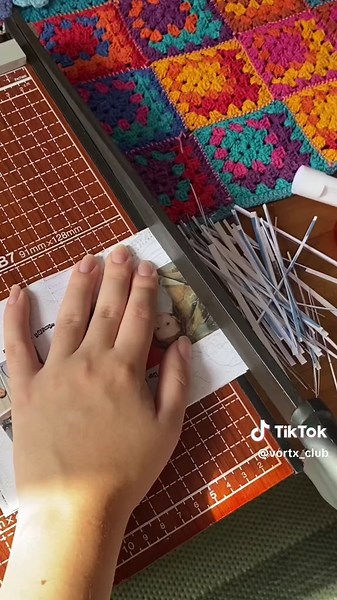 a very personal zine about my love for women 🫶🏻 available now for the 15 first purchases on my shop (link in bio) it’s free 🥹 #girlhood #vortexclub #smallbusiness #coquette #fyp