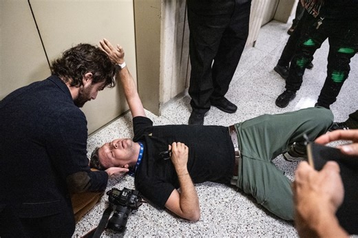 ICE officer seen on video ‘violently attacking’ journalists in NYC courthouse