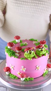 28K views · 32 reactions | Frog Cake for a friend  #cake #cakedecorating #baking #baketok #frogcake | Life Cake | Facebook