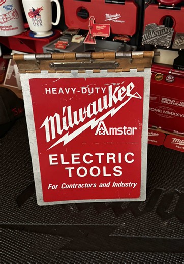 Non so a cosa servisse però è un bel pezzo vintage @Milwaukee Tool #milwaukee #milwaukeetool #fyp #vintage #advertising