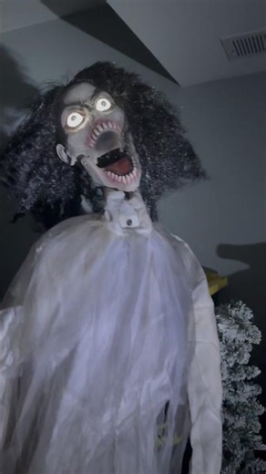 Twitching Banshee Demo #trending #halloweencostumes #horror #halloweendecorations #spirithalloween