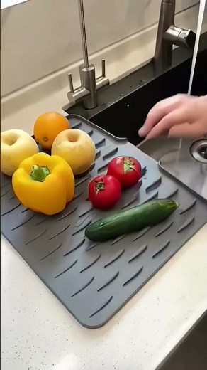 Silicone Drainage Mat - Non-slip & Foldable! 🙌 #KitchenHacks #DishDryingMat #HomeOrganization