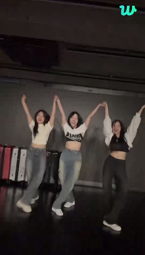 Classy KPOP Dance Cover by Kim Ri Won, Hong Hye Ju, and Park Bo Eun