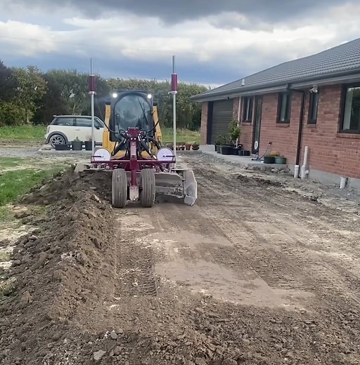 G-116 SharpgradeR trimming up a 5% grade. #sharpgrade #sharpgradeR #grader #earthmoving #earthworks #nz #newzealand #skidsteer #bobcat #259d3 #excavation #digger #cat #caterpillar #fyp