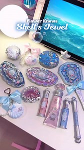 🪼🐚Flower Knows Shell’s Jewel >>> sharing this new top-tier makeup collection from @flowerknows_global !! 😍🌊🫧 everything about this screams mermaid dreamscape! 🧜🏻‍♀️ from the pearly packaging to the soft shimmer shades, it’s like holding a piece of the ocean in your hands 🤲🏻 thank youuu FlowerKnows for this lovely summer gft! I’m in love!! 😍🩵💜 🐚 𝘂𝘀𝗲 𝗱𝘀𝗰𝗼𝘂𝗻𝘁 𝗰ø𝗱𝗲: 𝗘𝗟𝗬𝗫 on @flowerknows_global SlTE #flowerknows #flowerknowsmakeup #shellsjewel #oceandream #makeup #mermai
