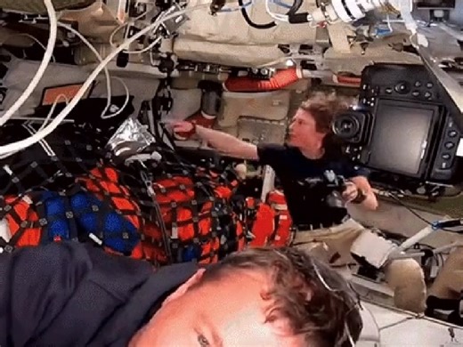 In space, no one can hear your storage card scream