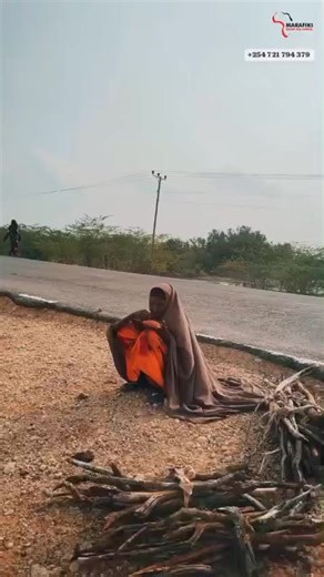 🧶Met an Elderly Woman yesterday while we were heading back to our camp base to make iftar. 🪓She leaves home every morning and fetches a few firewoods to sell at the road sides. Each bunch costing 30 Kenya Shillings. You can estimate how many she can carry. Yes, not more than three 🥖Saw her sitting with sadness full of thoughts... at first, i passed her then came back to enquire. Only to realize that she's the main bread earner. I offered her a food pack, and she's asking,