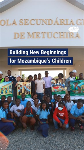 In Mozambique, many families are still rebuilding their lives after Cyclone Idai swept away homes and schools in 2019. 👧👦 For some children, the struggle to survive means missing out on education, as they help their families earn money for daily needs. To bring hope and stability, Tzu Chi volunteers have joined hands with local communities to build over 2,000 new homes and 23 schools across the country. 🏠🏫 In September 2025, we handed over 840 homes in Guara-Guara Great Love Village and ten 