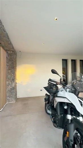 Fachada con fuerte presencia de piedra - Casa Puentes 8